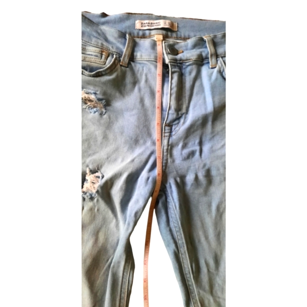 Lightwash distressed Zara jeans - Picture 6 of 7